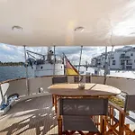 Klassische Motoryacht Ocean Motion Hotel na wodzie Eckernförde