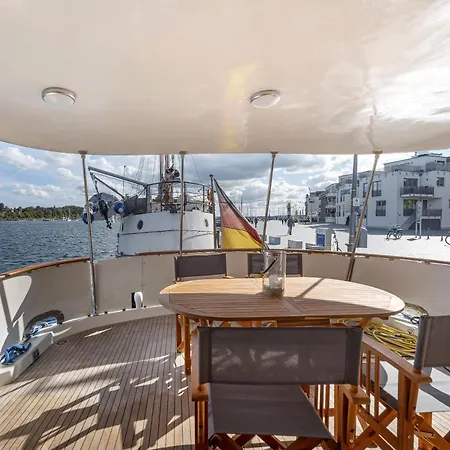 Klassische Motoryacht Ocean Motion Bateau-hôtel Eckernförde