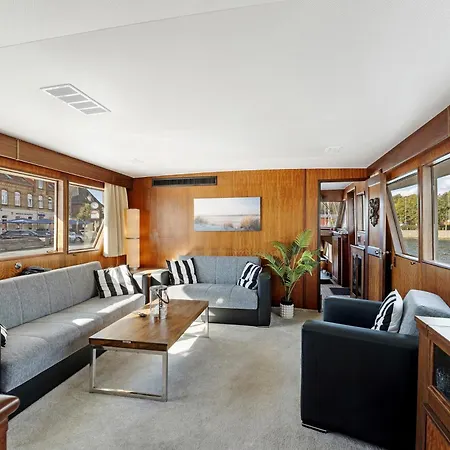 Bateau-hôtel Klassische Motoryacht Ocean Motion *