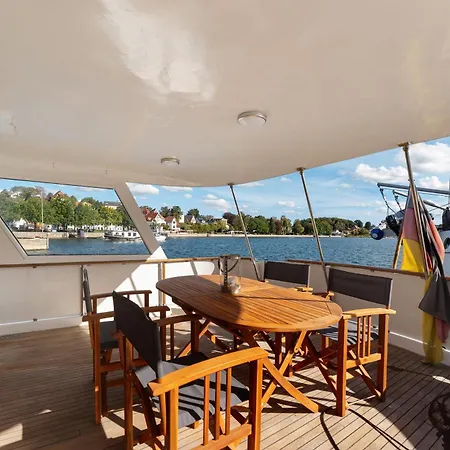 Klassische Motoryacht Ocean Motion Hotel na wodzie Eckernförde