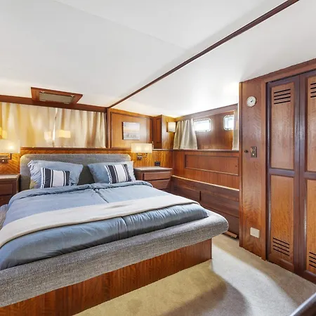 Bateau-hôtel Klassische Motoryacht Ocean Motion *