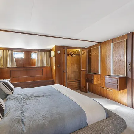 Klassische Motoryacht Ocean Motion