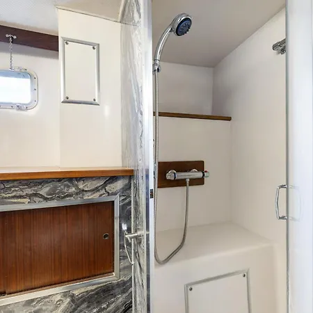 Klassische Motoryacht Ocean Motion *