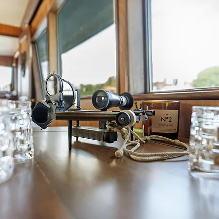Klassische Motoryacht Ocean Motion Bateau-hôtel