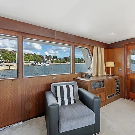 Klassische Motoryacht Ocean Motion